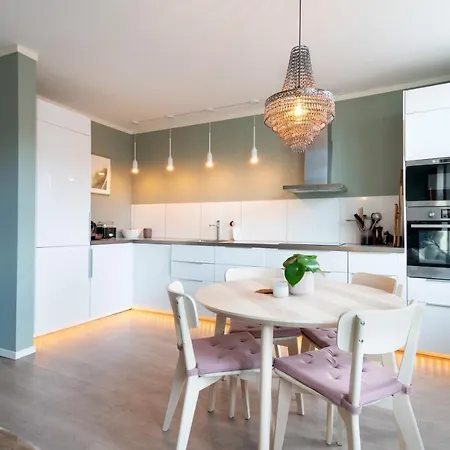 The Golden Lion Street Getaway *