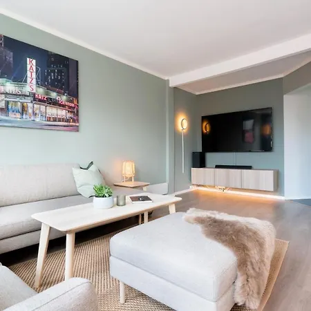 The Golden Lion Street Getaway Apartmán