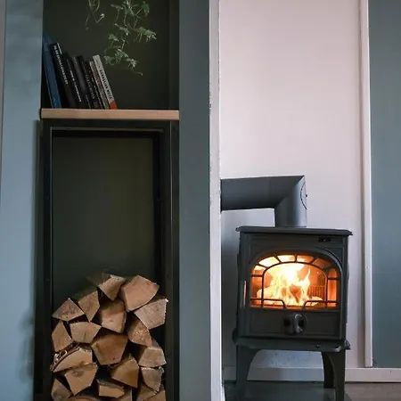 The Golden Lion Street Getaway Apartmán