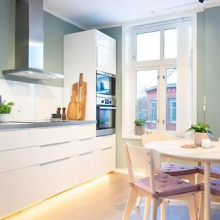 The Golden Lion Street Getaway