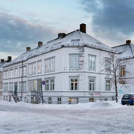 The Golden Lion Street Getaway Trondheim