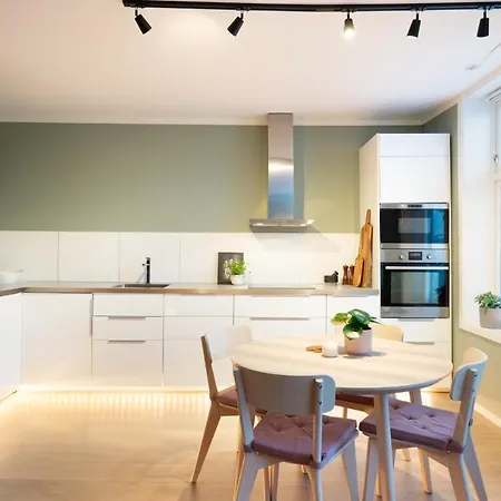 The Golden Lion Street Getaway Apartmán